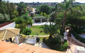 Villa Gaia - Elegant Holiday Home in a sun and sea setting